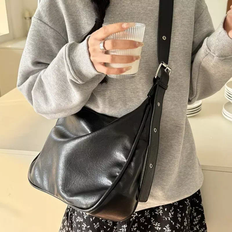 Axelväska i läder för dam