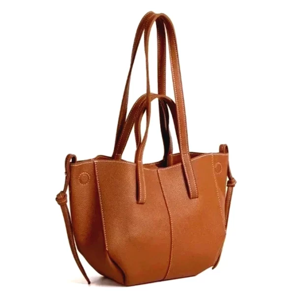 Elegant brun bucketväska för dam i U-form. Perfekt accessoar för en chic vardagsstil.