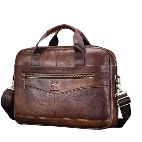 Klassisk brun datorväska i PU-läder. Enkel design med exakta sömmar och tåliga handtag för daglig användning.