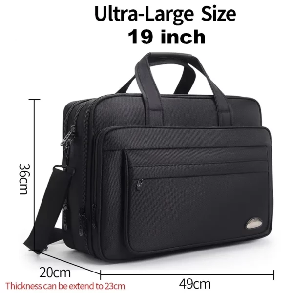 Stor svart arbetsväska för herr i slitstarkt tyg. Rymlig modell 19 tum, perfekt för jobb och resor. Stilren och tålig design.