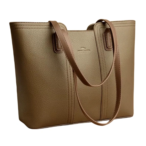 Shopperväska dam i brun färg, visad med surfplatta och magasin. Praktisk och rymlig för både arbete och fritid.