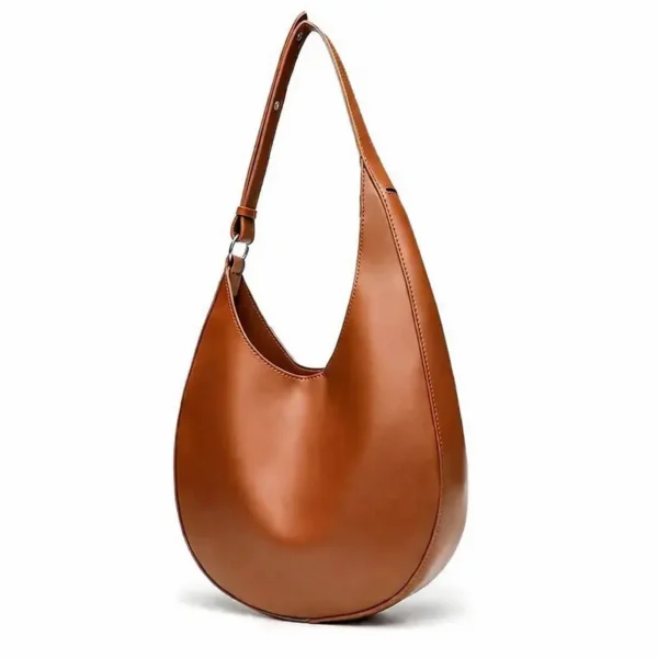 Handväska dam halvmåneform i camel, elegant axelväska i slät design, perfekt för en chic och modern stil.