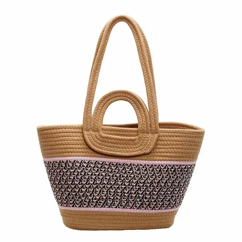 Strandväska i naturfärg med vävd design och dubbla handtag. Stilren och rymlig för sommarens alla tillfällen.